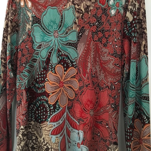 Monroe & Main Abstract Media Top. - Picture 5 of 11